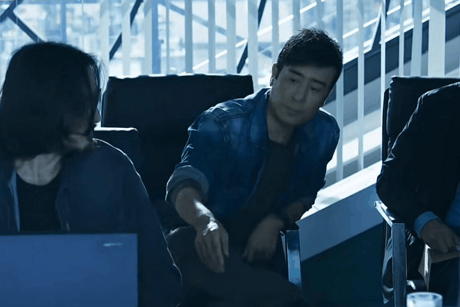 《三体》里面丁仪博士开始好像不太喜欢史强的样子[挠头][挠头]#三体