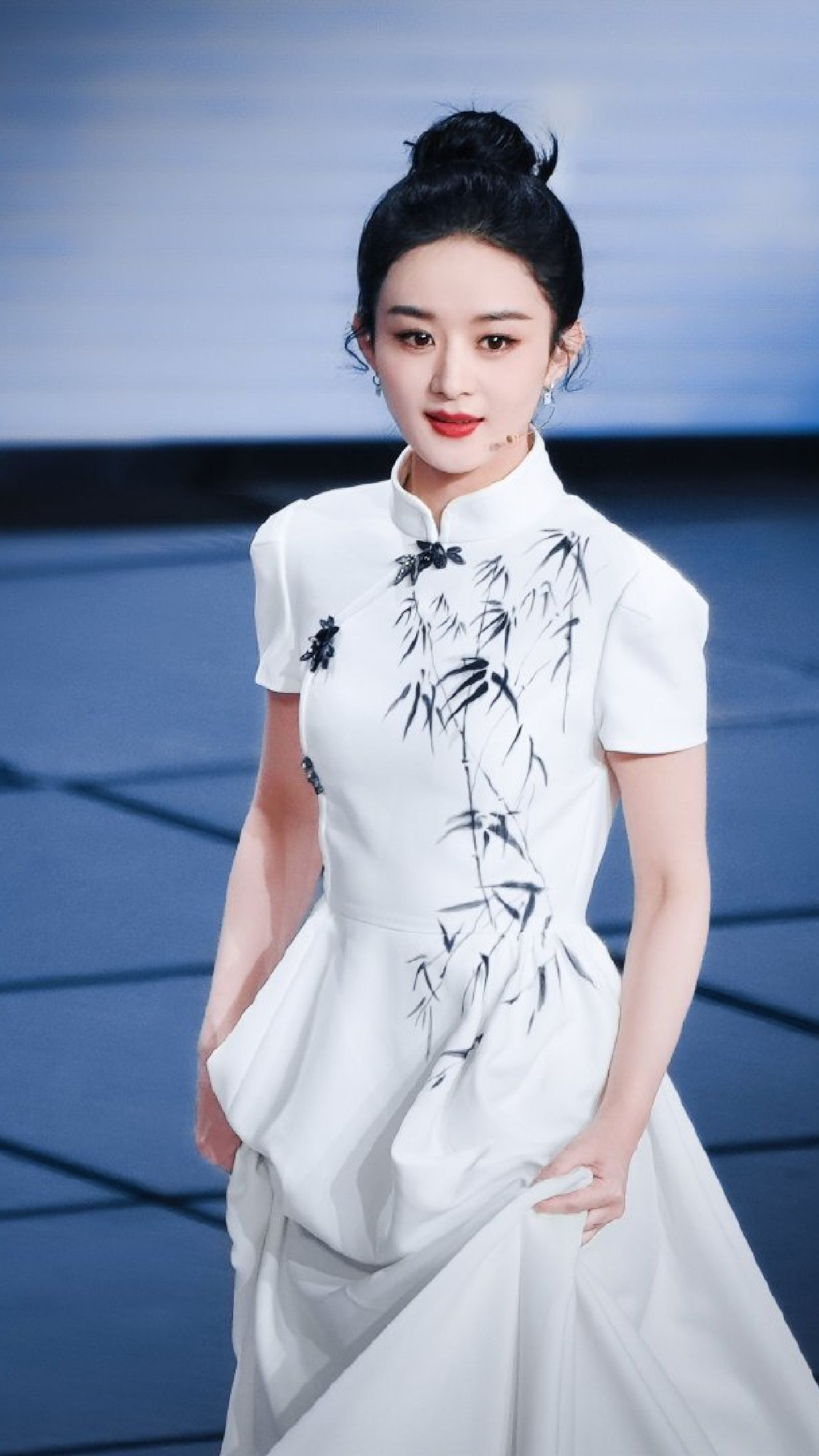 赵丽颖春晚唱《满庭芳.国色》如诗如画,好听又大气!-度小视