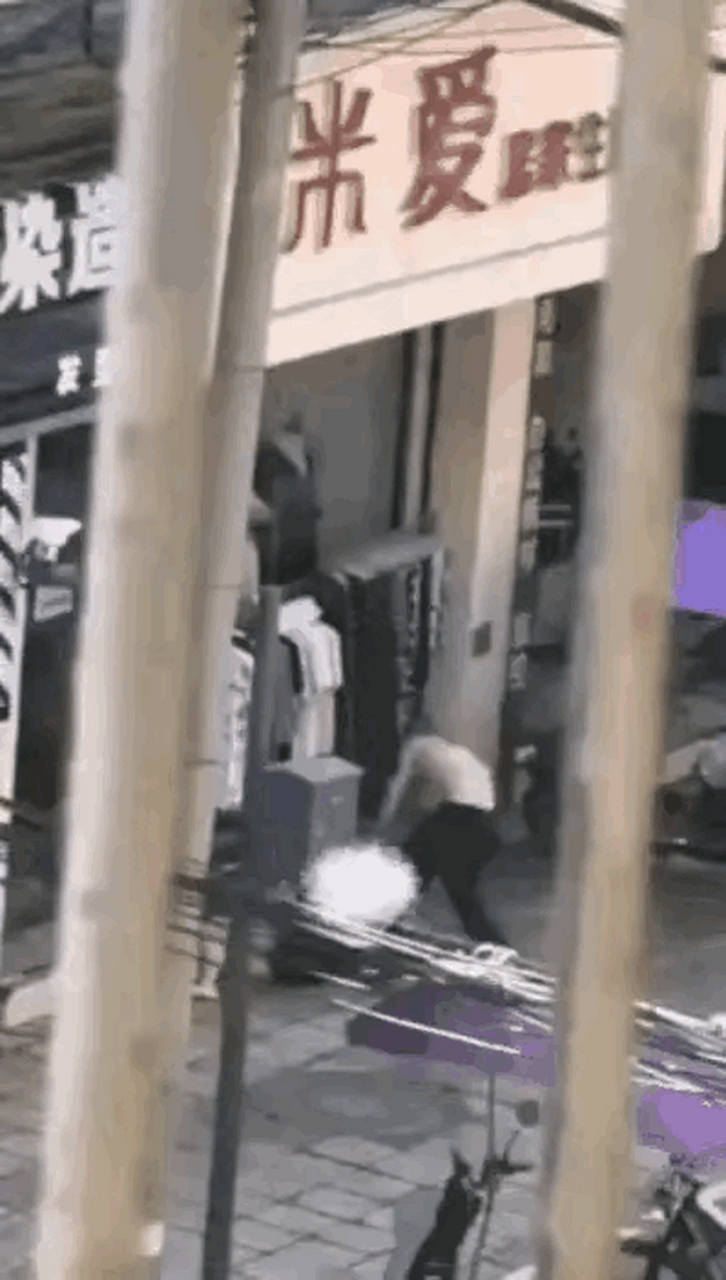 一包香烟引发的血案,四川安岳突发斧头砍人事件!