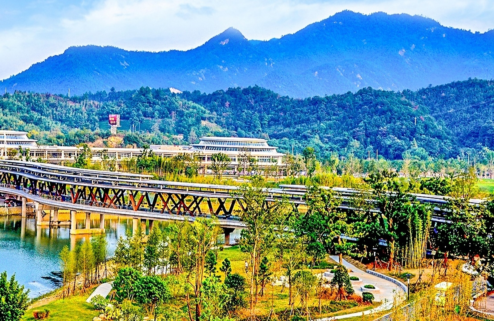 浙江安吉竹子博览园是一处集竹海观光,竹文化主题体验及科普教育为