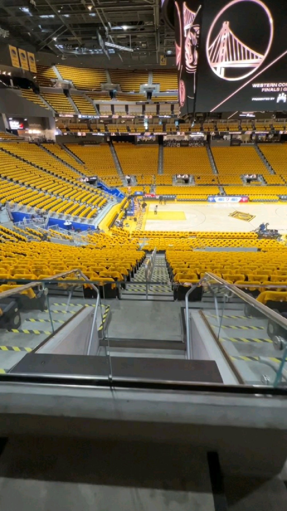 勇士vs独行侠,大通中心是不是熟悉的感觉?金色的海洋,最好的球迷