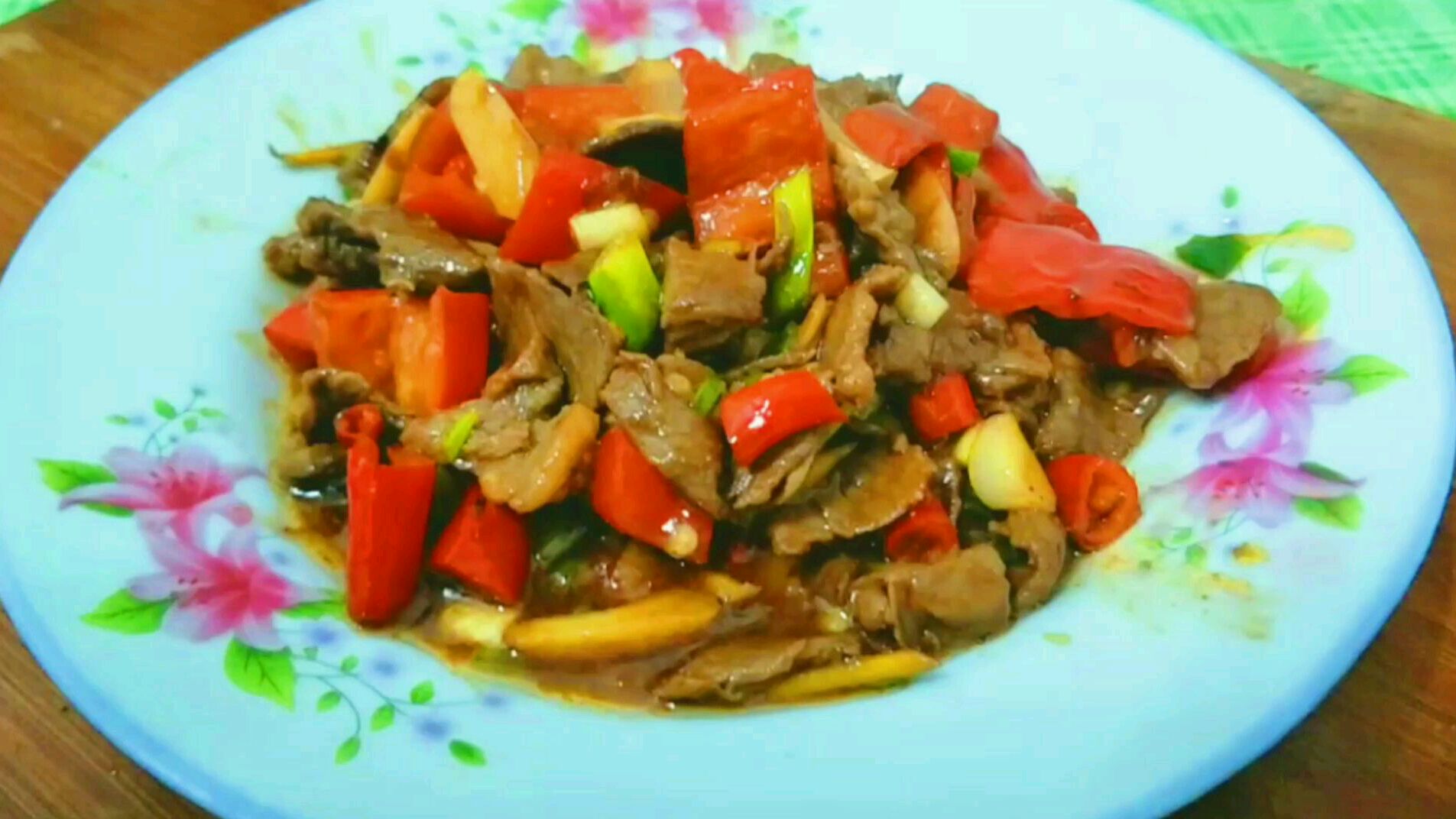 小炒牛肉最正宗的做法,牛肉鲜香嫩滑,下酒又下饭,太好吃了