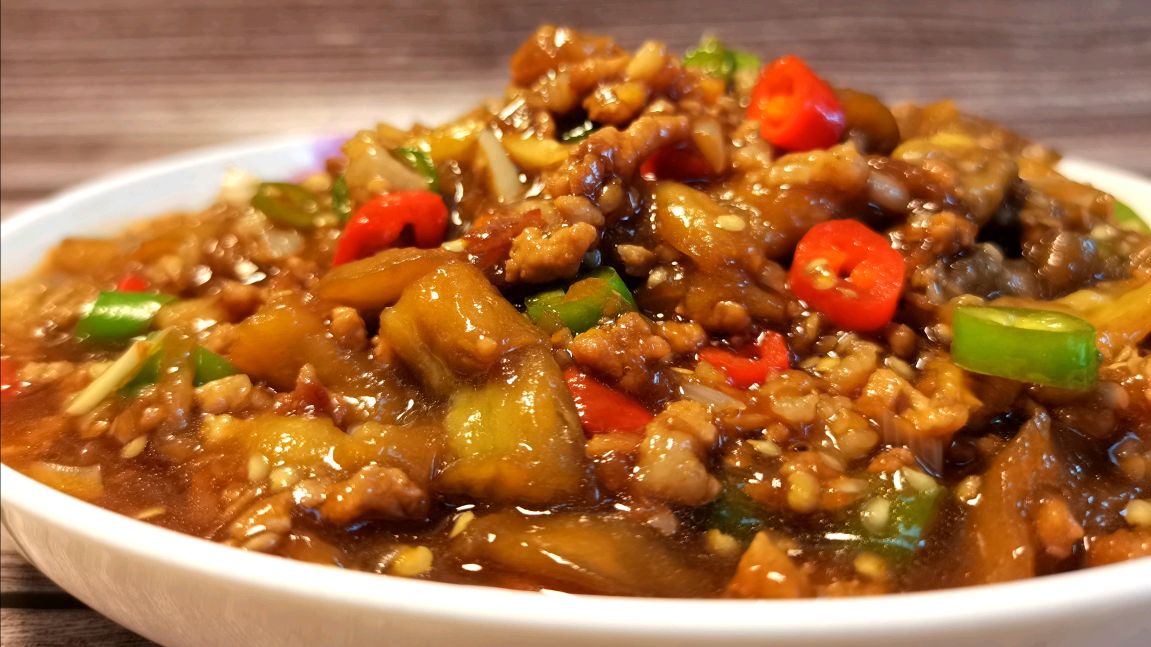 不用油炸的肉末茄子,吃起来更健康,酱香浓郁,软糯入味,太香了