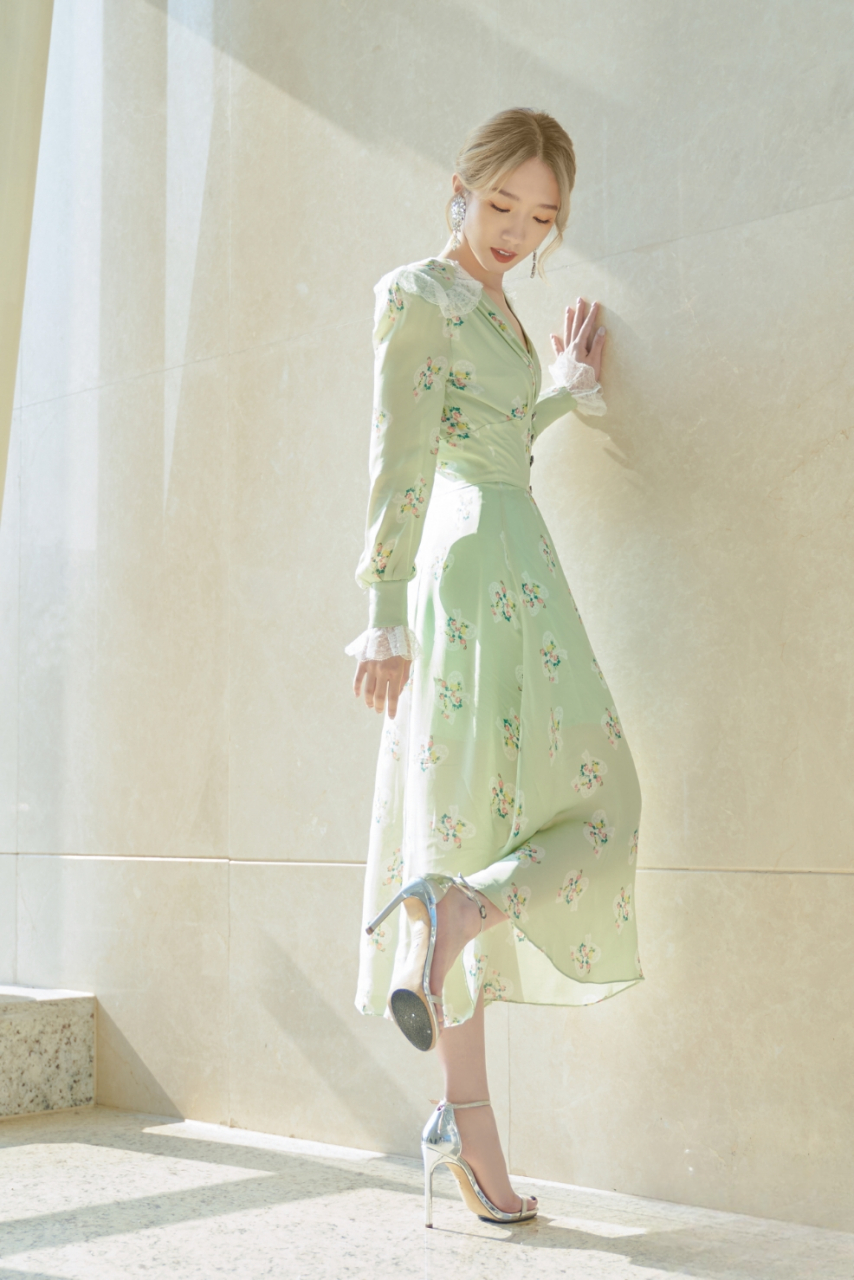 孟美岐  白嫩玉足合集