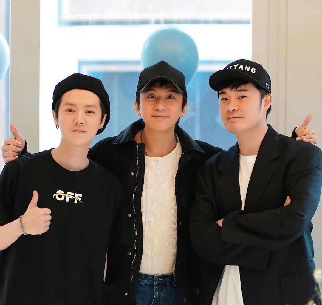 鹿晗竟然把陈赫的演唱会门票给了邓超!超哥得瑟啊