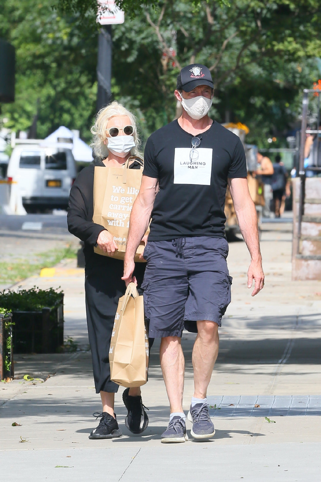 性感型爆,休·杰克曼hugh jackman和爱妻deb最新街拍美图大赏!