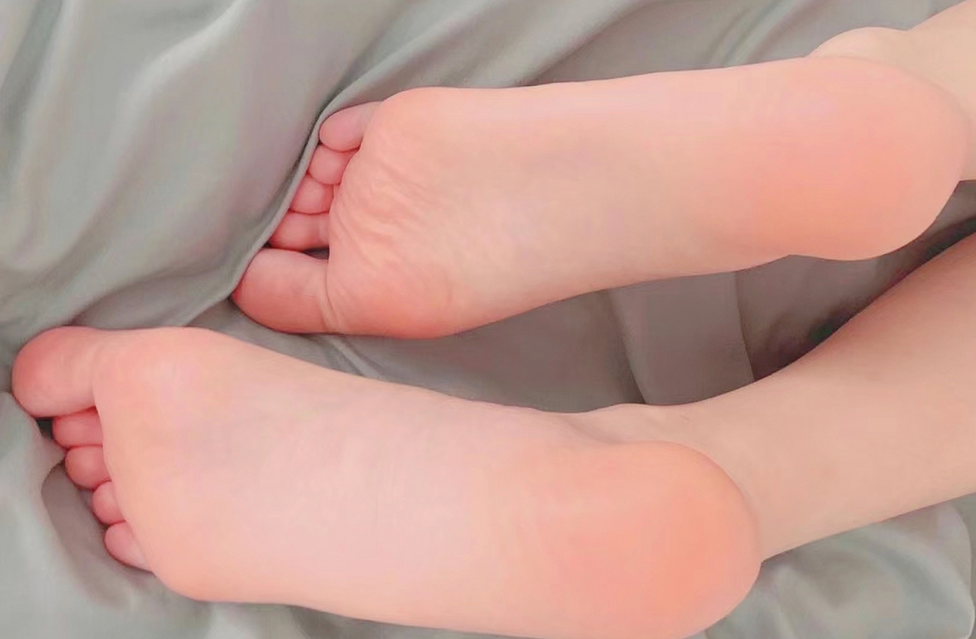 美少女的脚底板#足控# #大长腿美女