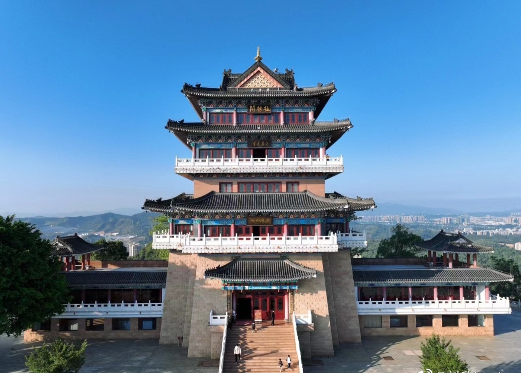 高榜山,被称为惠州的白云山,是惠城区市区的绿肺.