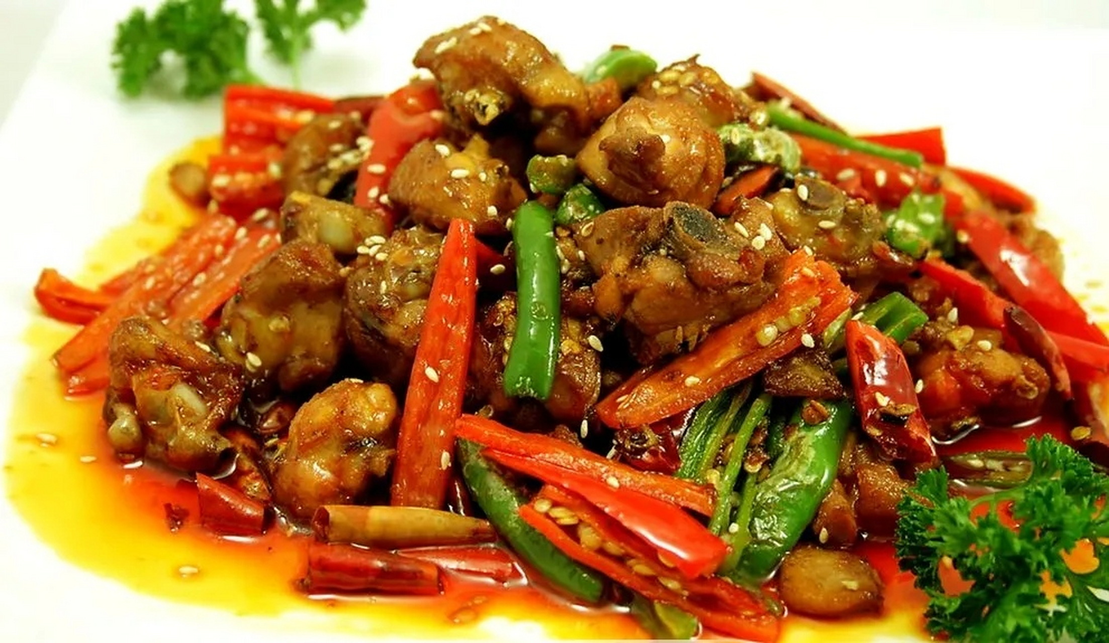 辣子鸡,一道颇具中国特色的美味佳肴.