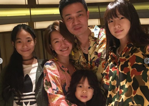 曝许雅钧得知真相,深夜晕倒偏瘫进icu,小s表情诡异与姐夫赴韩