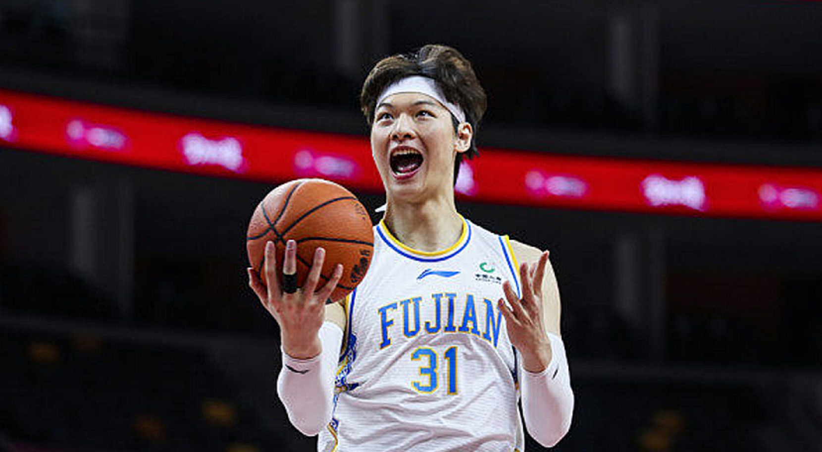 单换小加!王哲林终圆湖人梦,现实所迫nba之路恐就此破碎