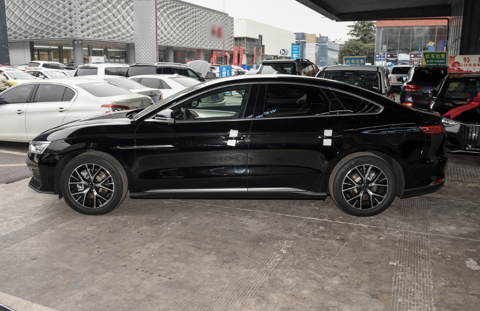 比亚迪e9:汉的兄弟车型,续航506公里,轴距2920mm