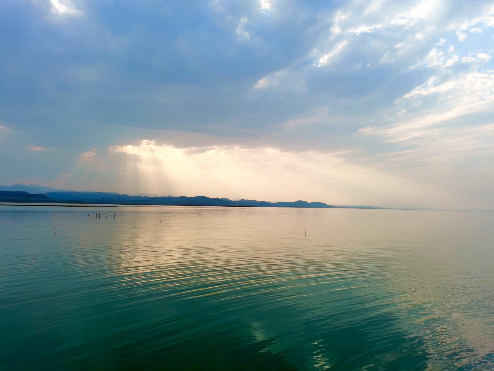 心情不好的时候,你更想去下列图中的哪个风景区散心