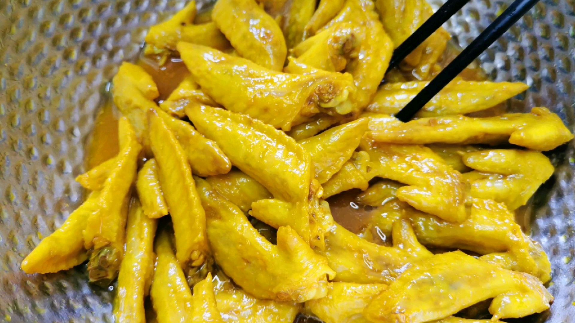 鸡尖做对了也是让人向往的美食,盐焗鸡尖一人可以吃一盘哦