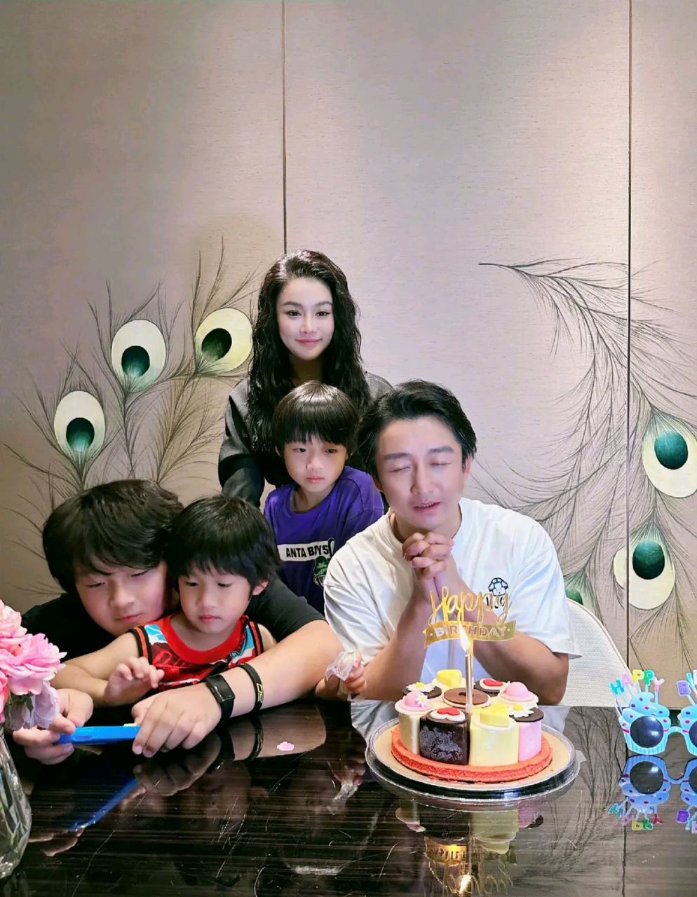 "从称呼上不难看出邹市明在家中的地位啊!