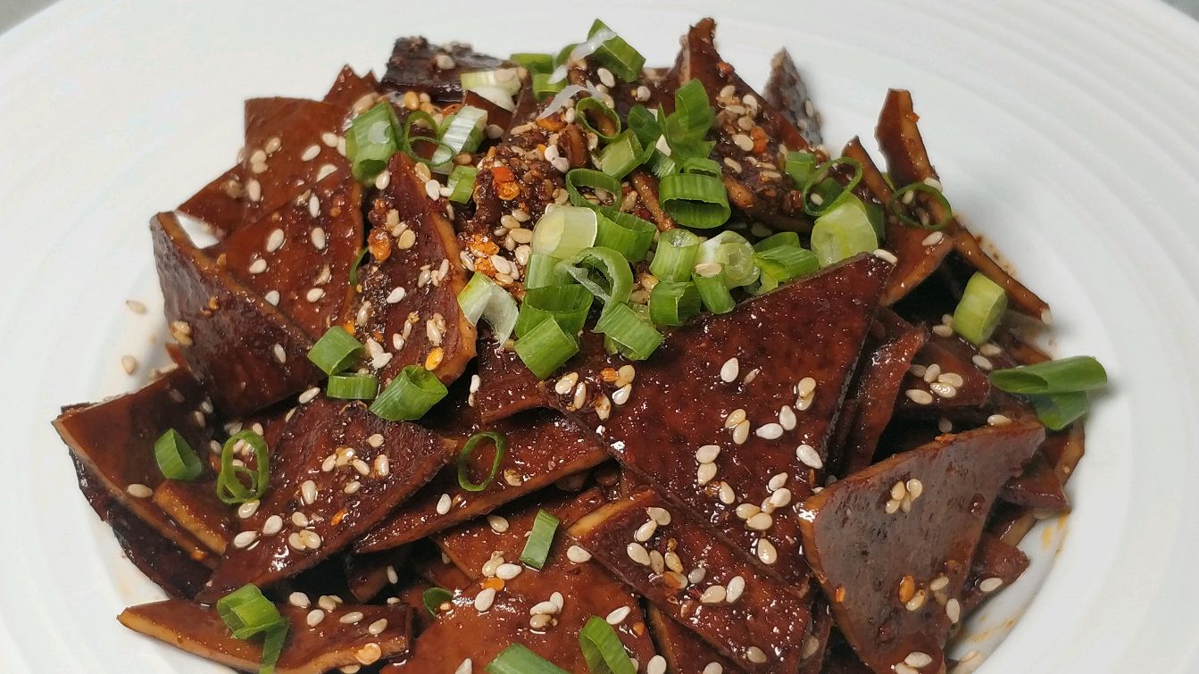 麻辣豆腐干好吃有窍门,切好不要马上就拌佐料,多做一步好吃很多