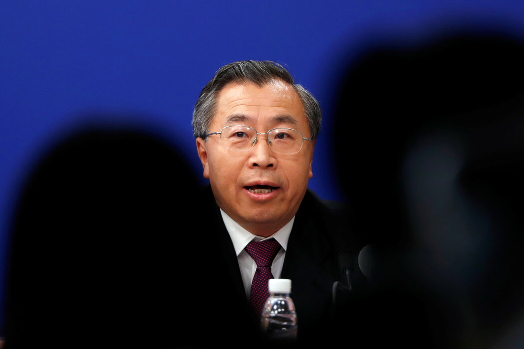 国药集团董事长刘敬桢上月宣布,已有约10万人接种了公司的疫苗,到目前为止尚无一人出现任何不良反应。