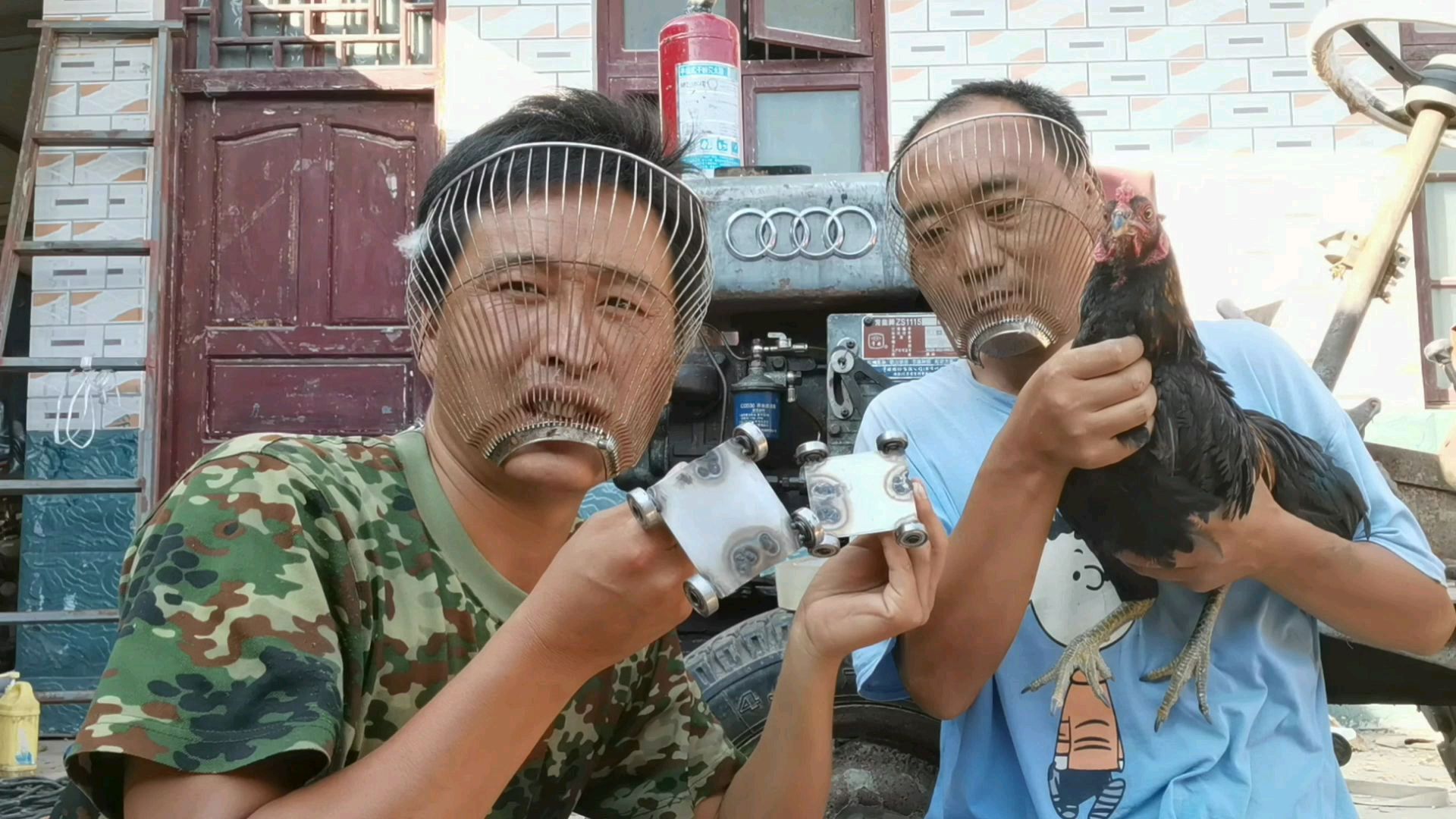 小伙给鸡做了一双滑板鞋,让鸡穿上测试一下,看看鸡滑得怎么样