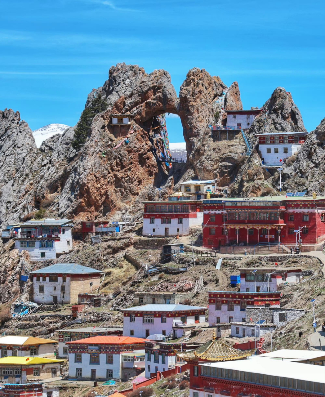 【孜珠寺】位于昌都市丁青县孜珠山顶,7215此地海拔高达4800米,是