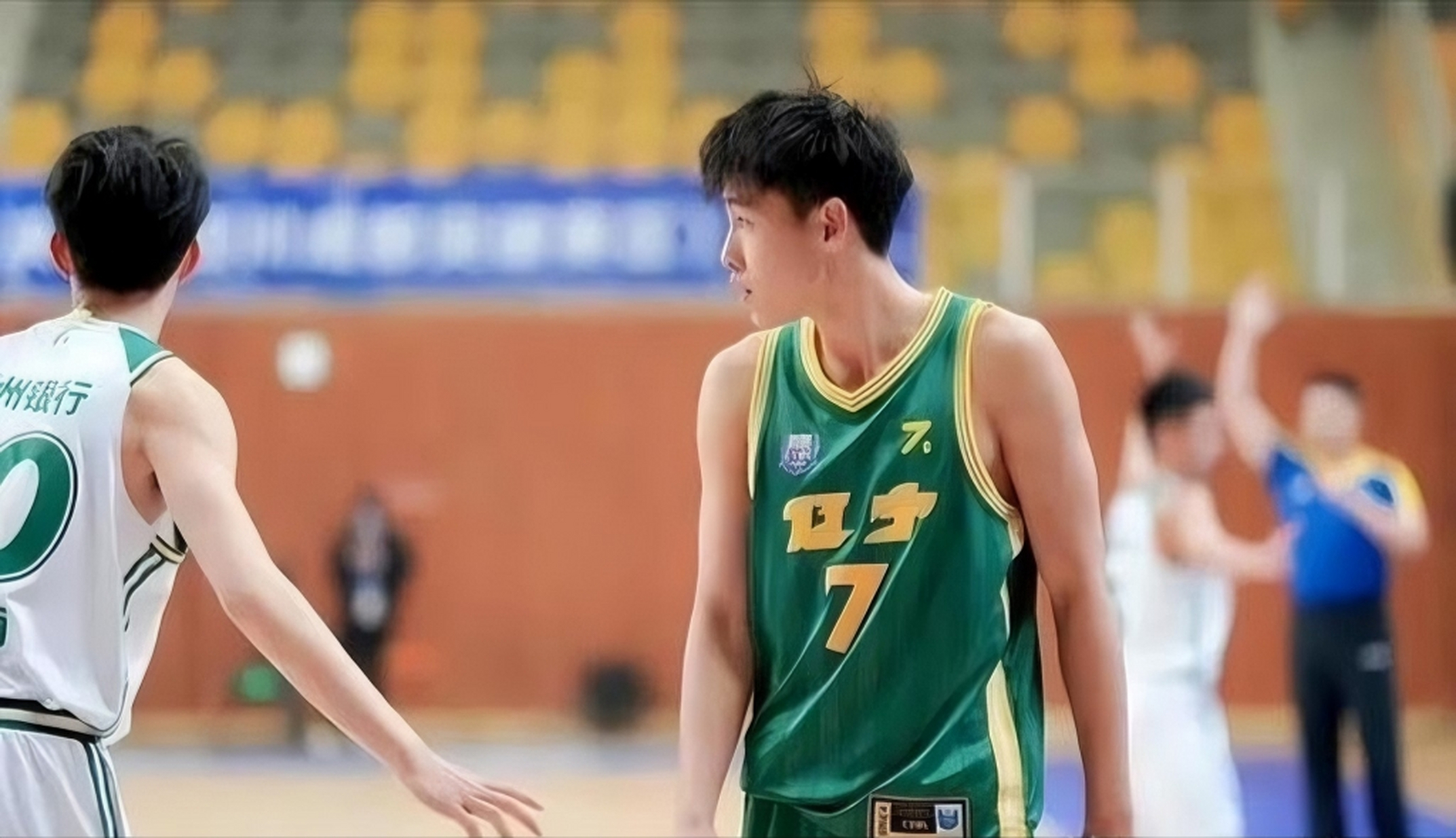 前太原理工球员,现辽宁青年队队员李虎翼和辽宁男篮签下cba合同,他将