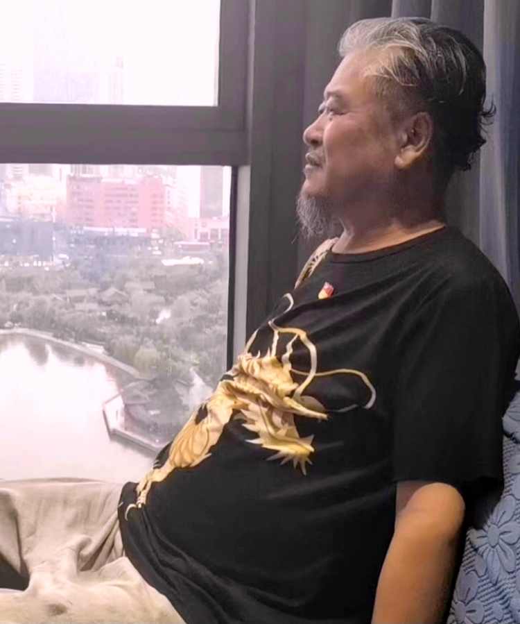 山西太原|著名悬空书法大师—张育勤