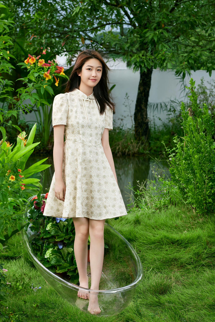 向涵之  光脚丫