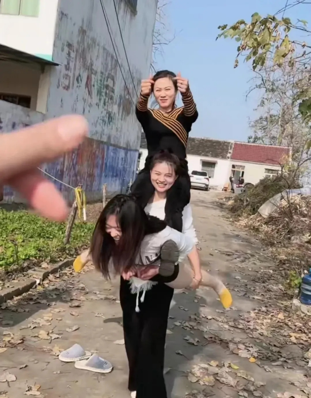 三个女人一台戏,五个女人欢乐多[三哈]