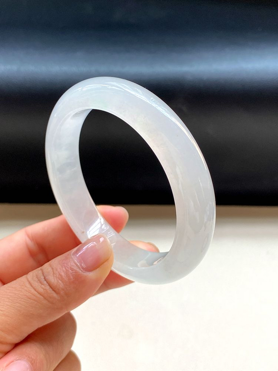 这就是我喜欢白月光翡翠手镯的理由,虽然白月光的翡