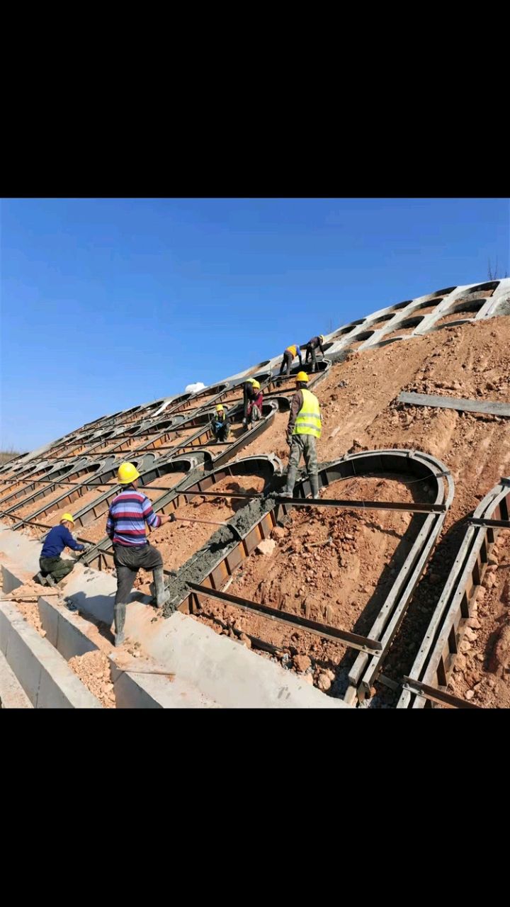 吉林拱形骨架护坡模具厂家,现浇拱形截水骨架护坡模板