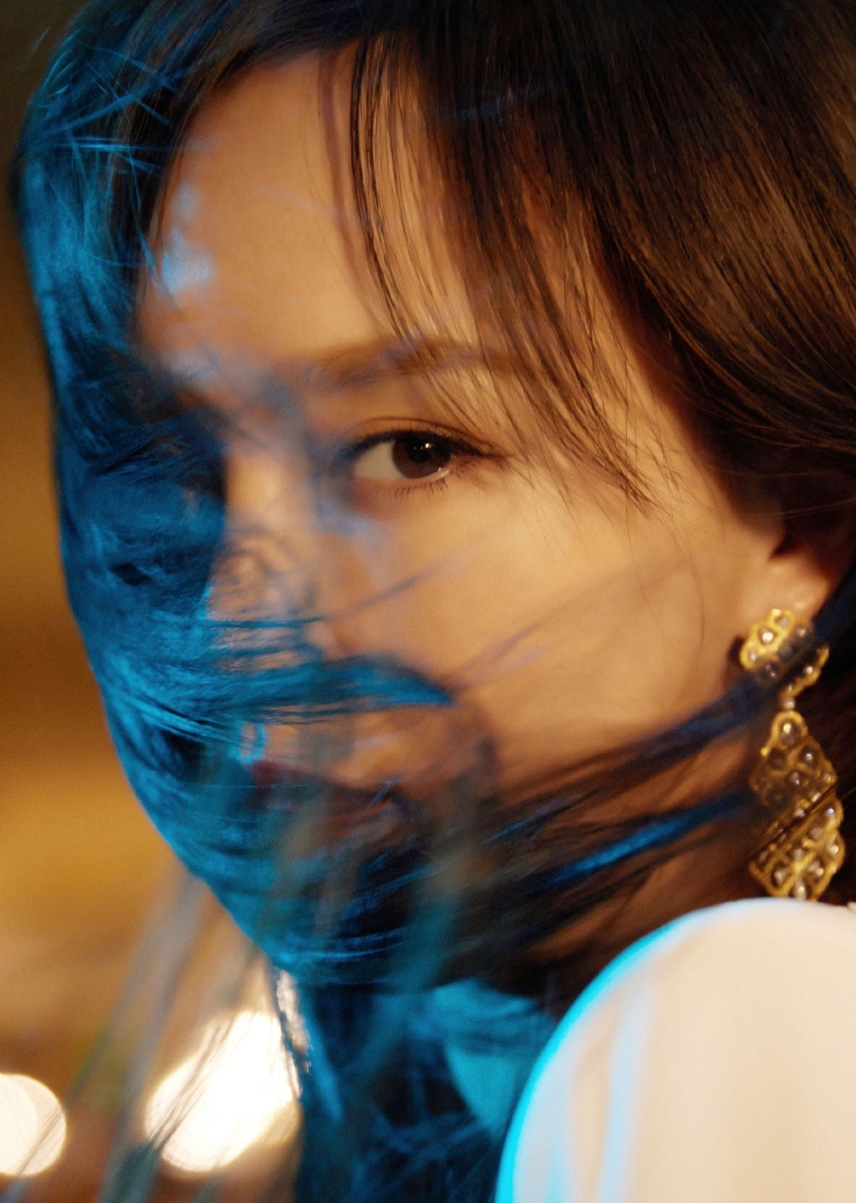 组图：唐嫣镜像写真优雅大气 着包臀连衣裙长发拂面红唇吸睛第9张图片