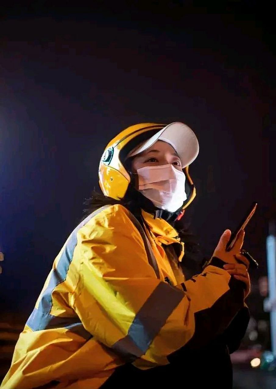 大家好,我是美团外卖美女雯子.