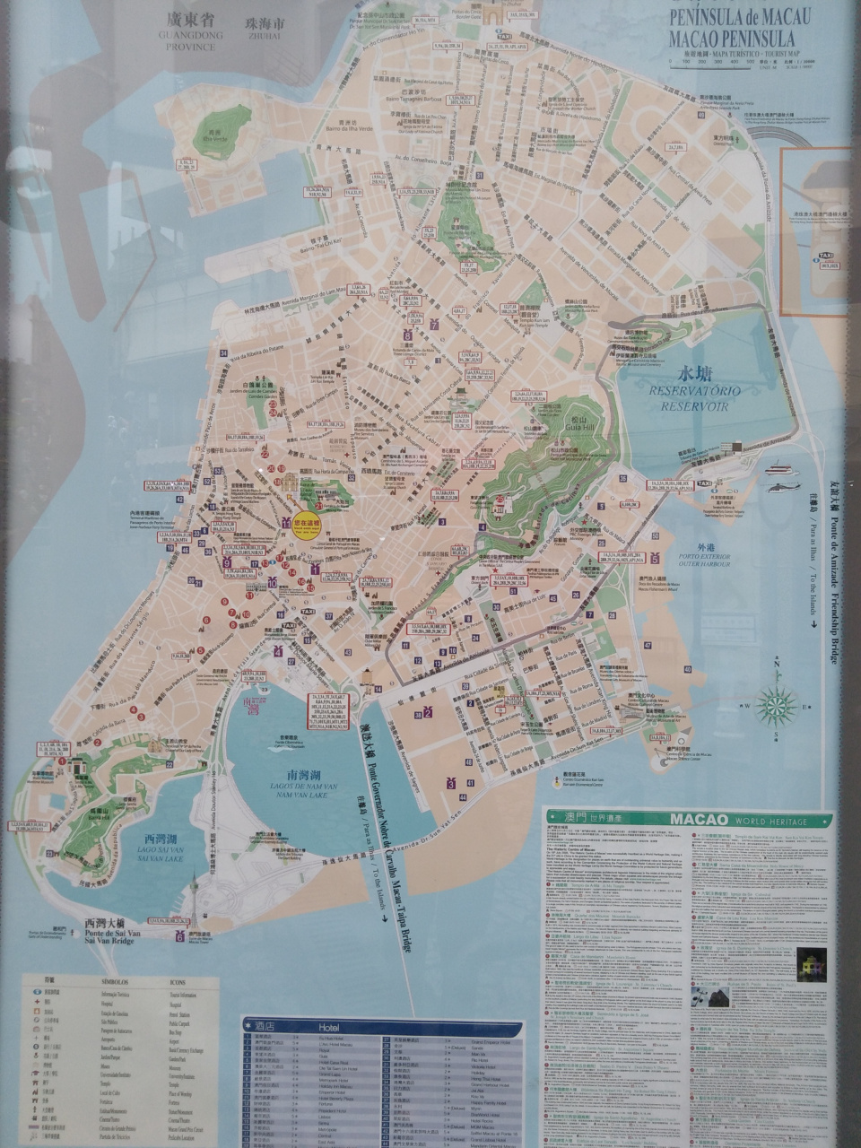 澳门的地形图.绿色或深色的,等高线密集的地方就是山地.