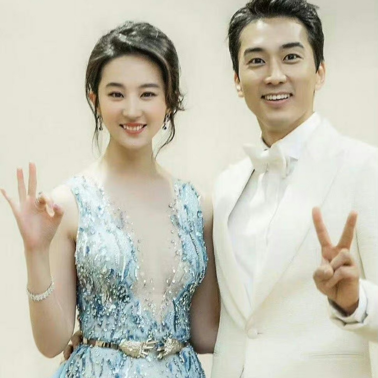 近日,"神仙姐姐"刘亦菲和韩国男友宋承宪的分手消息成为了娱乐圈和