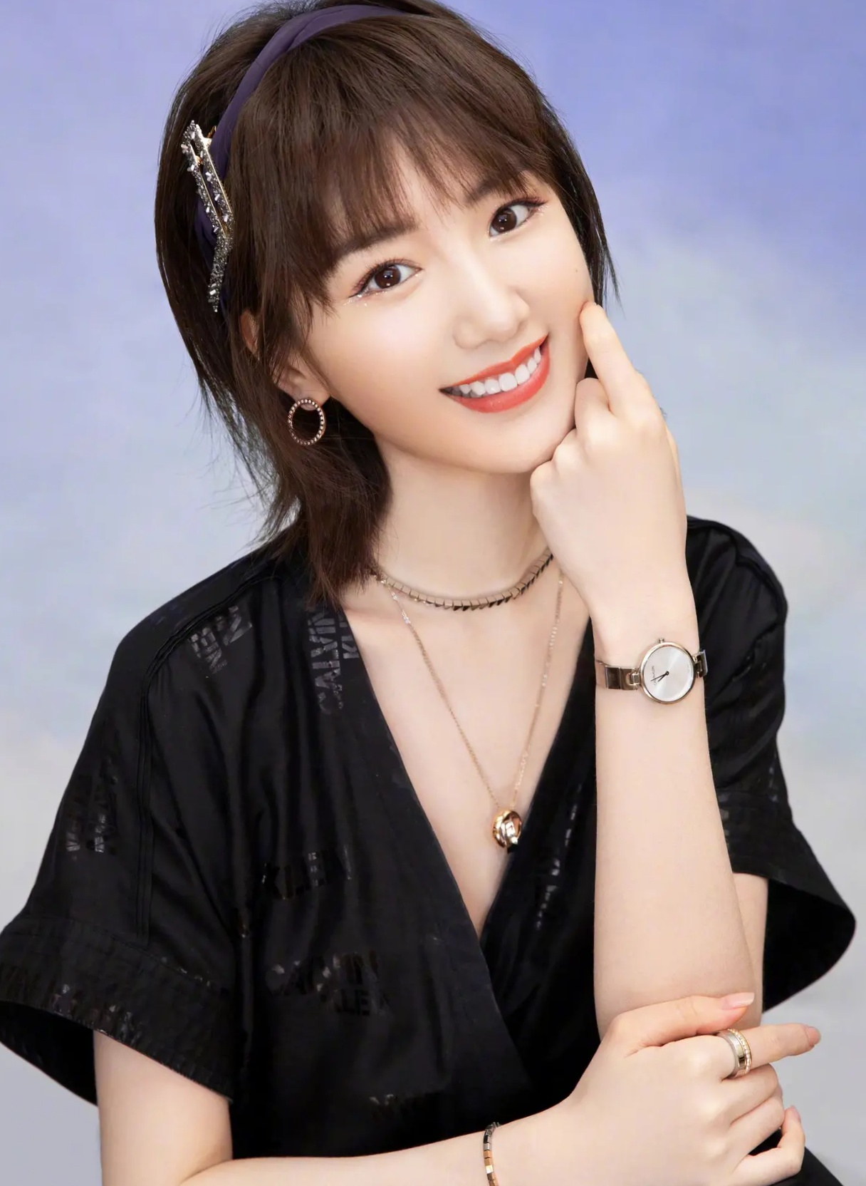 人气小花旦毛晓彤写真合集:俏丽甜美,时尚优雅!