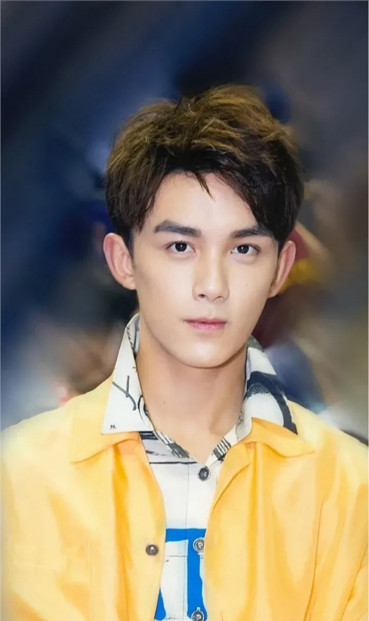 "  吴磊在《爱情而已》里全是素颜出镜.