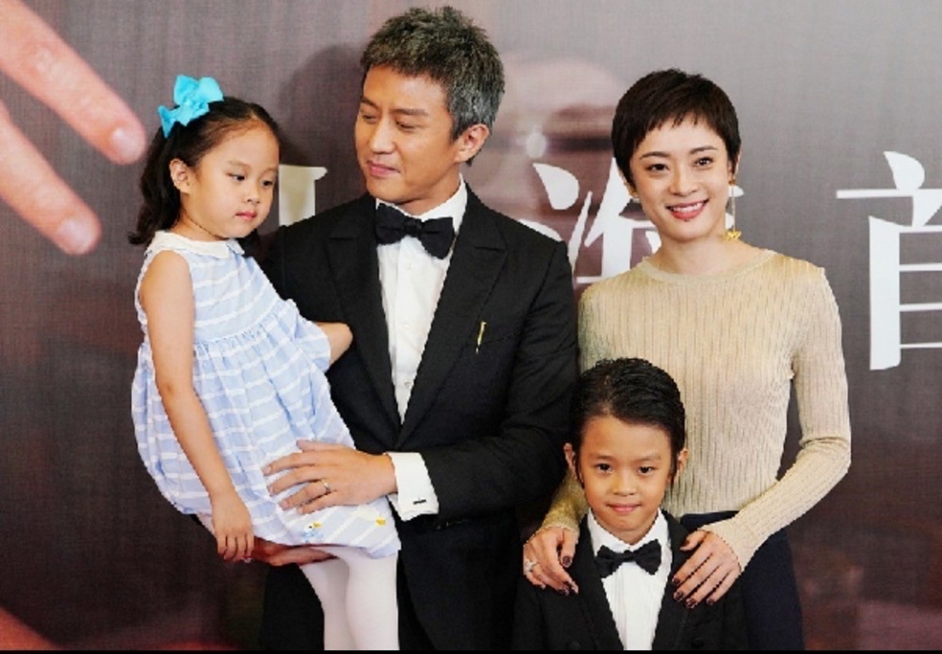 4月16日,孙俪邓超最新近况登上热搜,令人没有想到的是,这一次两坑子