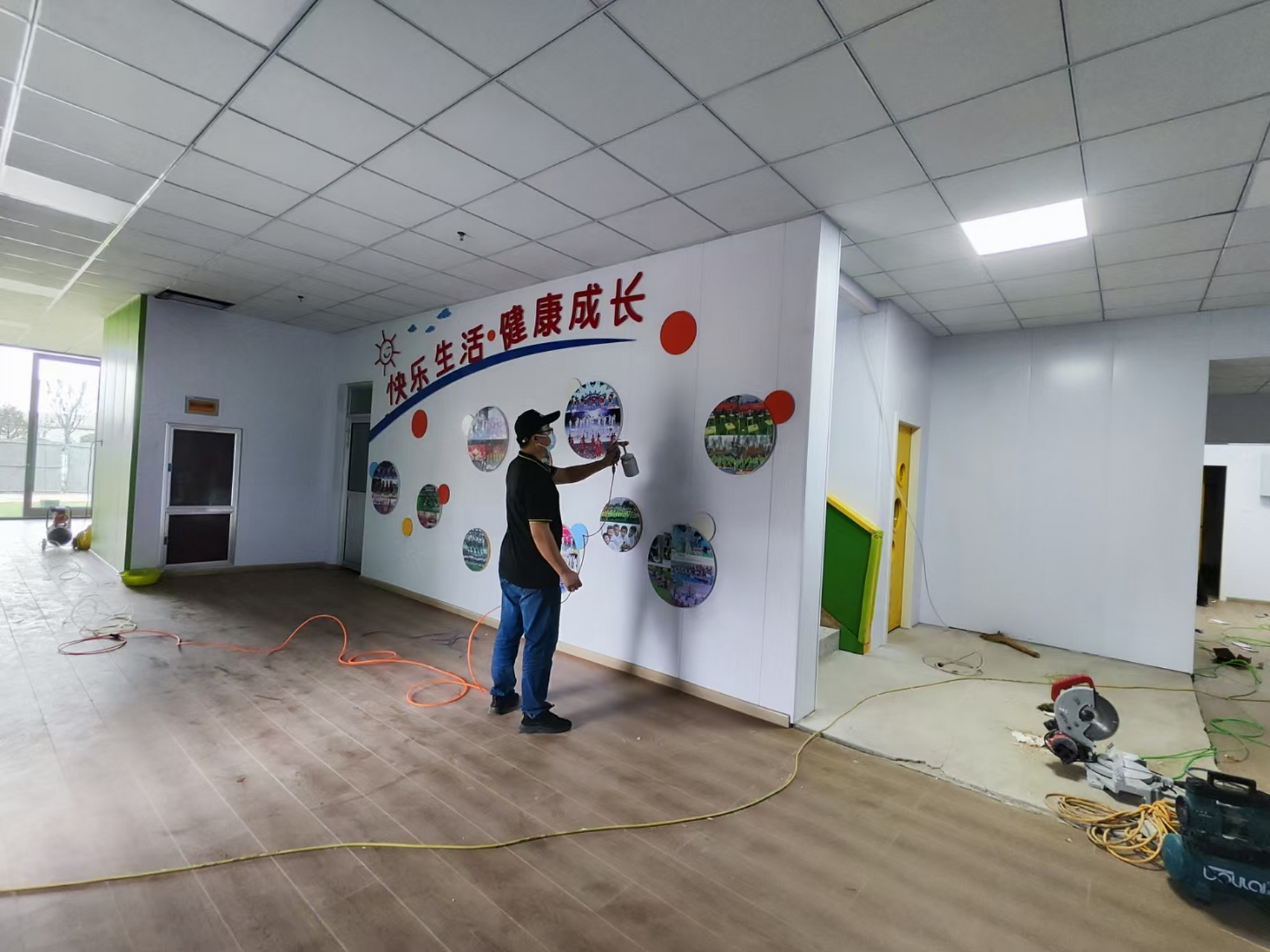 1加1国际幼儿园室内空气净化.         为了给宝宝和教职工一个健康安