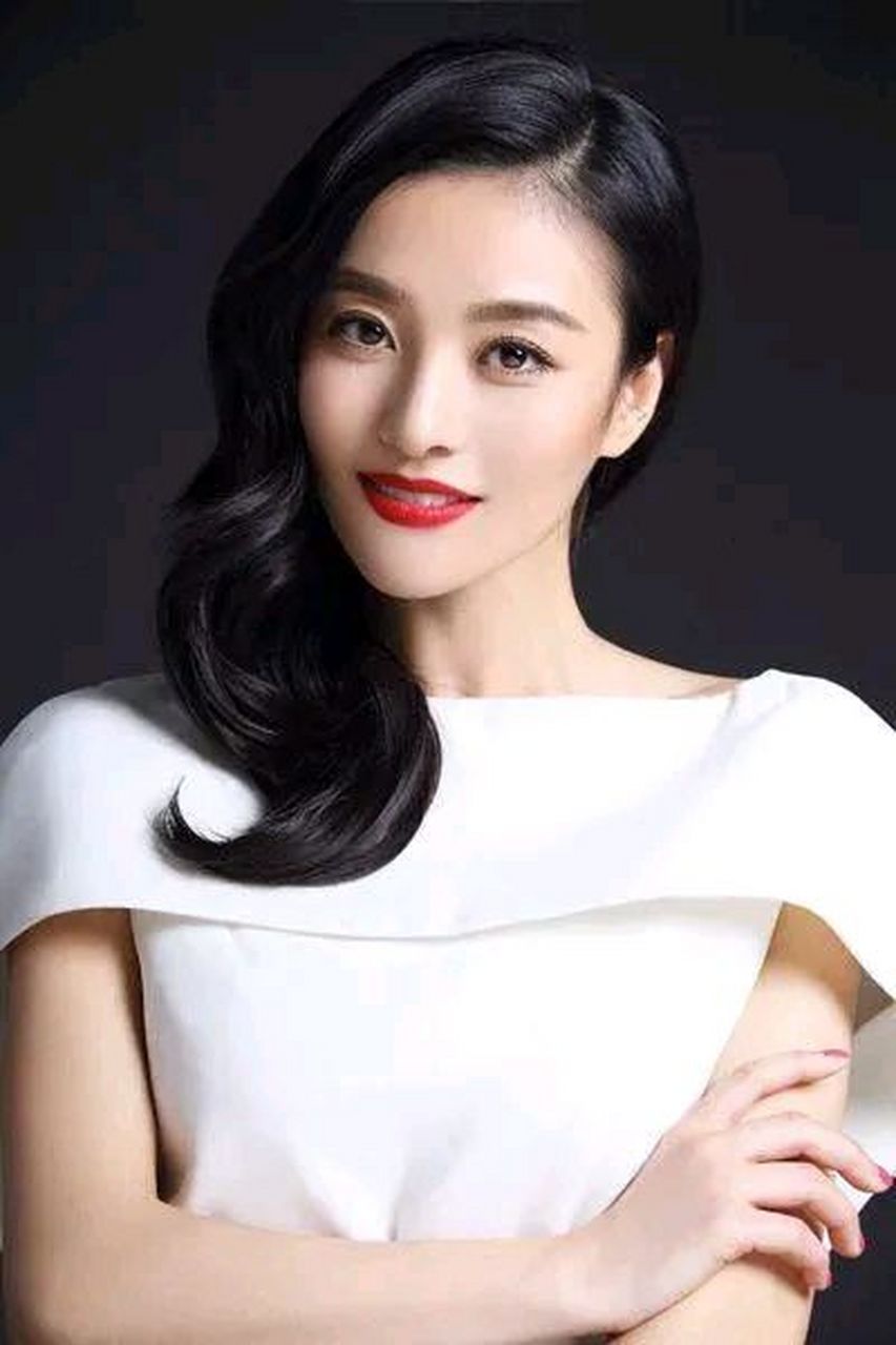 郑清文,出生于浙江临海,很小的时候,她的父母就到北京做生意,她从小是