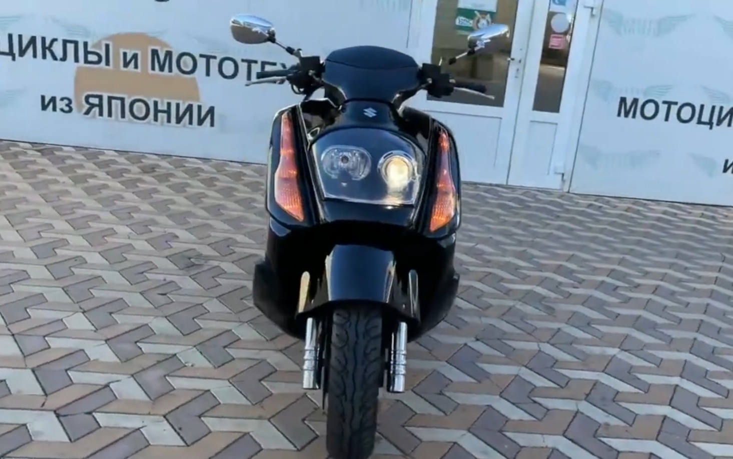 收藏级的铃木gemma250,外号"太空船",亮点就是拥有超长轴距