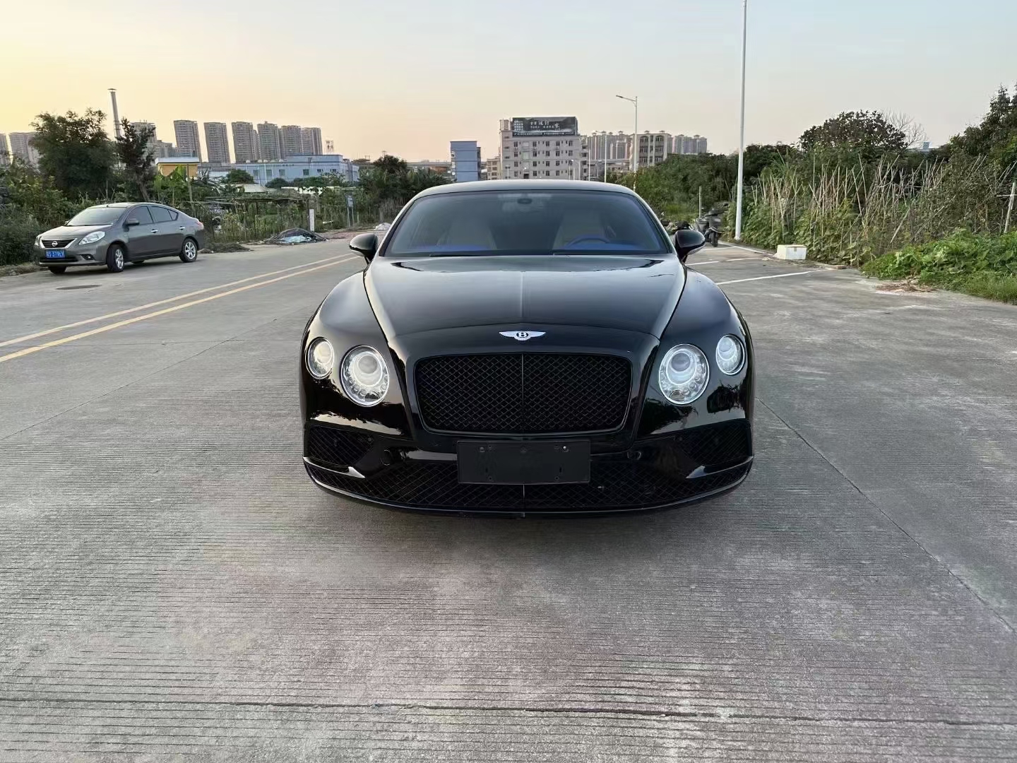 43万18款宾利欧陆gt w12 6.0t 极速版speed 黑色双色笼