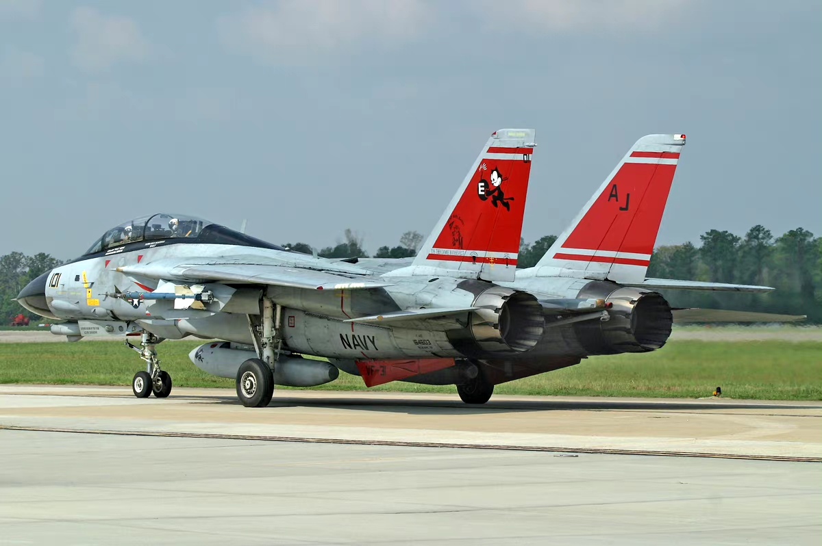 战机欣赏:美国海军 f-14d超级雄猫战斗机