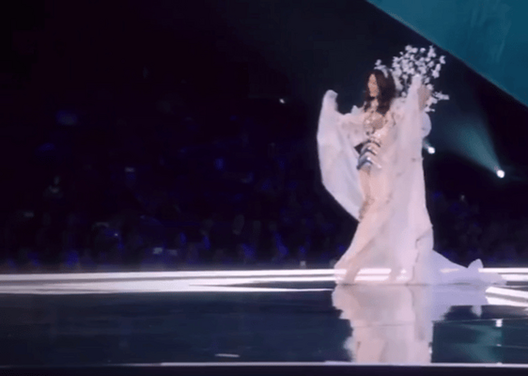 赵小棠完美复刻了奚梦瑶的摔跤,看着就好痛啊!心疼美女