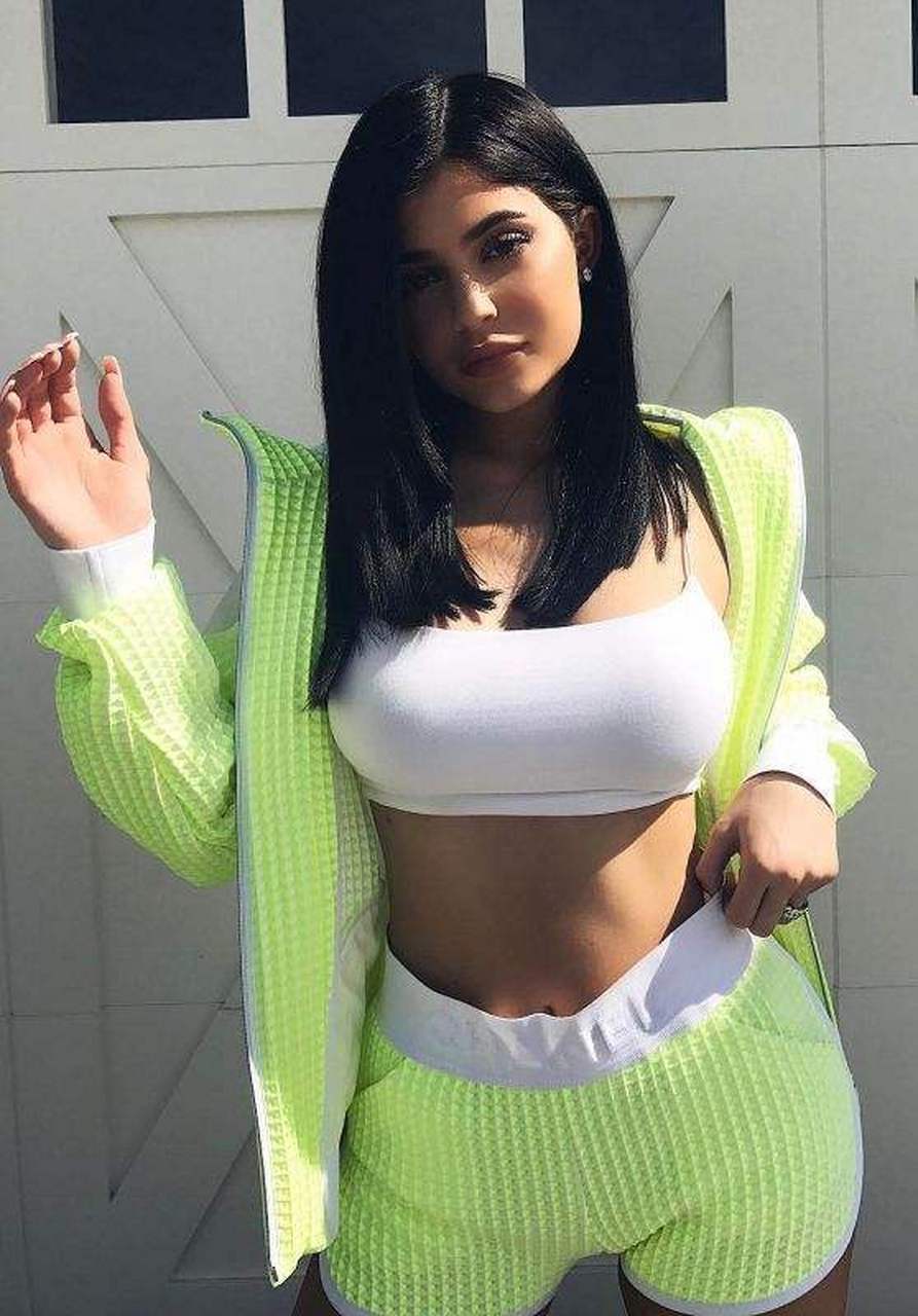 卡戴珊家三姐妹:金·卡戴珊,肯豆,凯莉·詹娜〈五〉