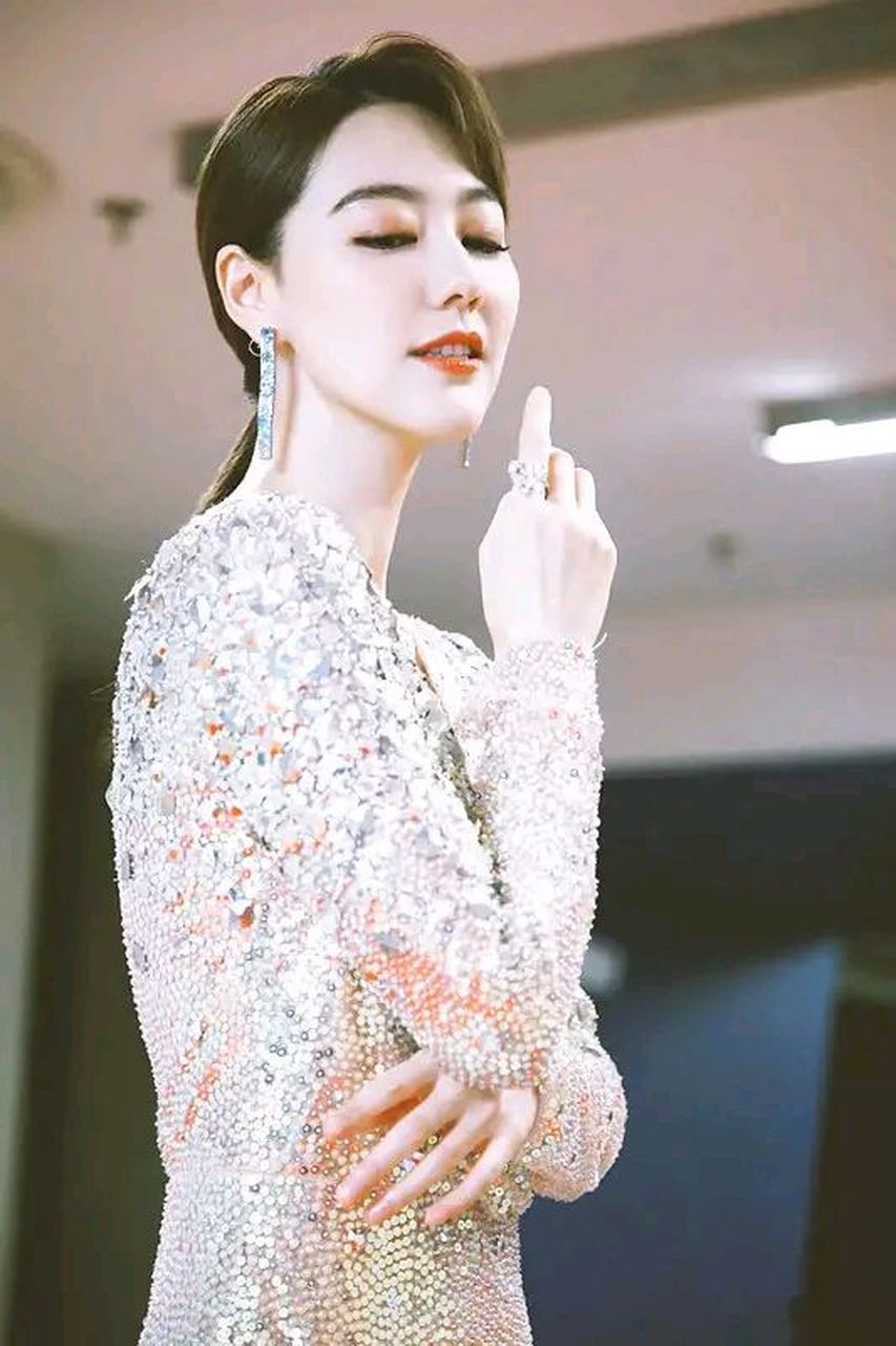 《向幸福出发》主持人王冠 一直单身,源于太优秀了,太漂亮了,一般人