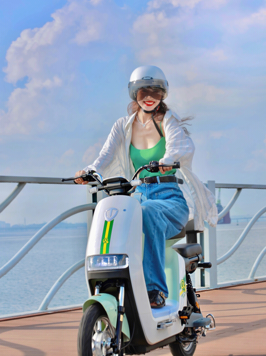 我的轻复古生活骑车在海边兜风