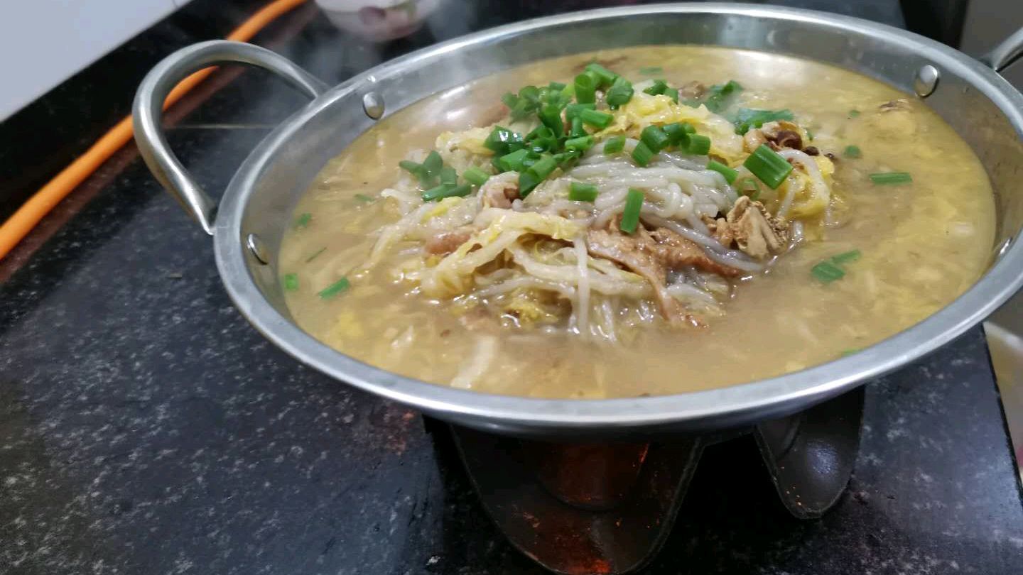 撇儿哥这样炖肉,肉香软烂,汤鲜酸辣