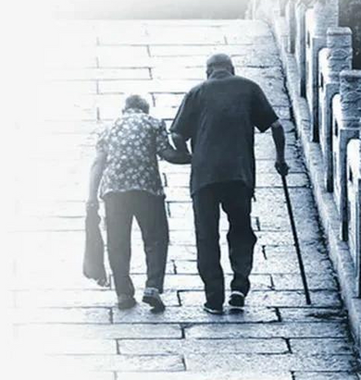 一对老夫妻,相濡以沫80余年