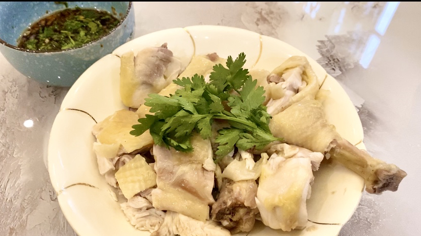 广式白切鸡的做法,鸡肉超鲜甜又嫩!