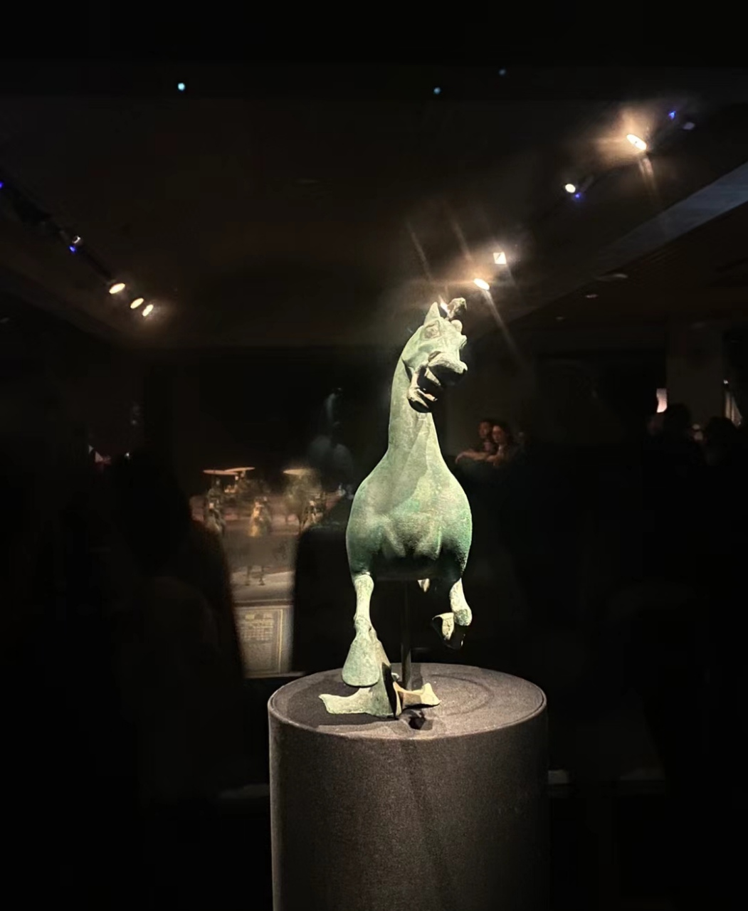 不去博物馆,你永远不知道马踏飞燕的正面长什么样.