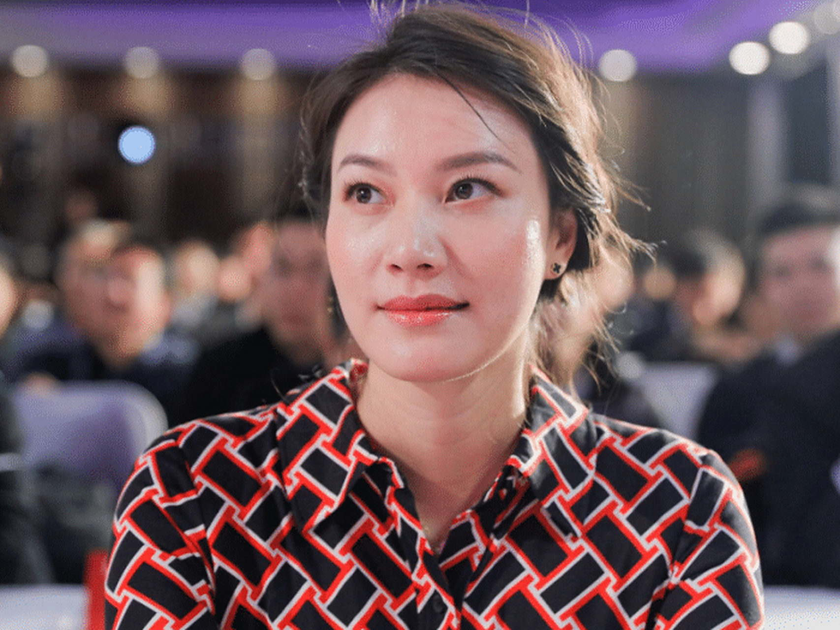 林丹老婆谢杏芳漂亮谈不上!但是面相看着让人感觉非常的舒服,自然!